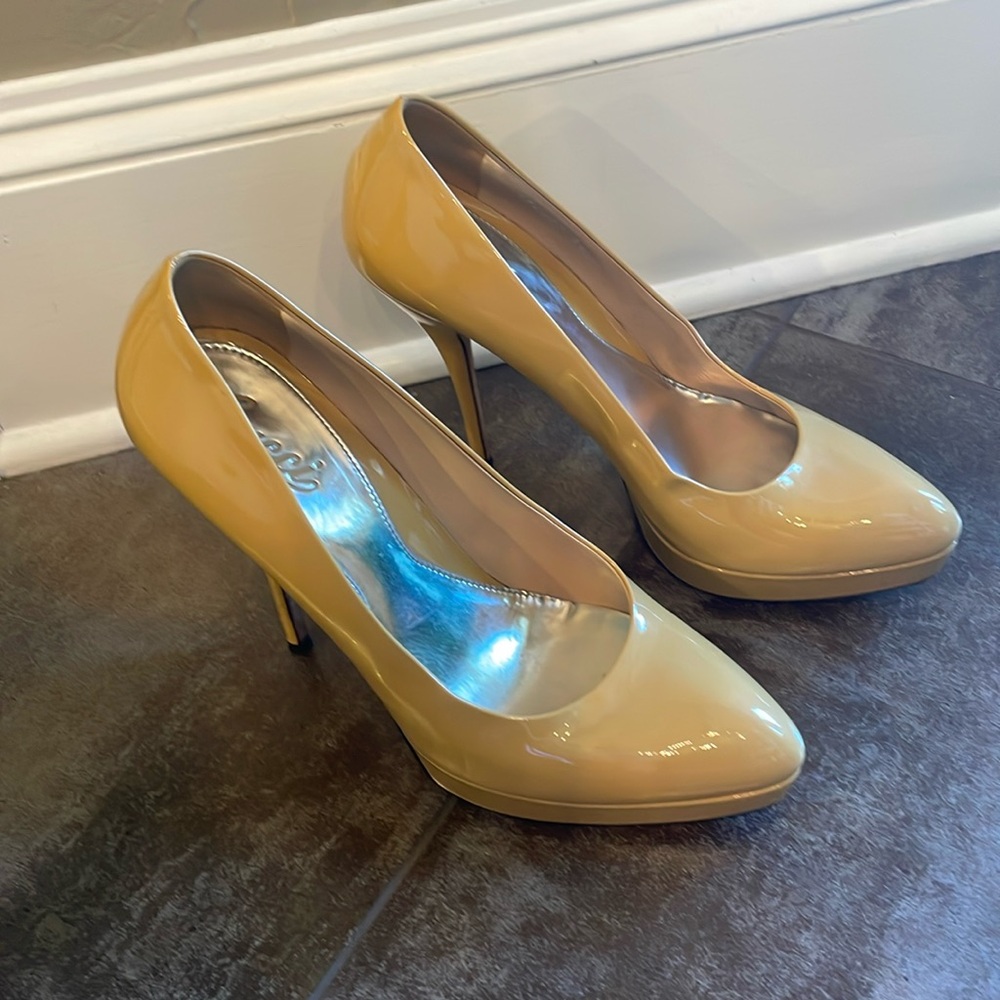 Gucci women’s platform pumps